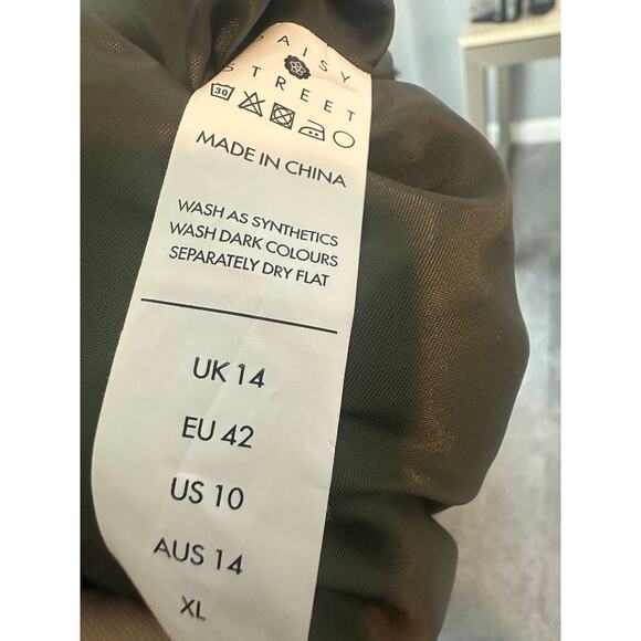 NWOT Daisy Street Curve Khaki & Crème Fleece Bomber Jacket – Size 10 - Picture 7 of 7